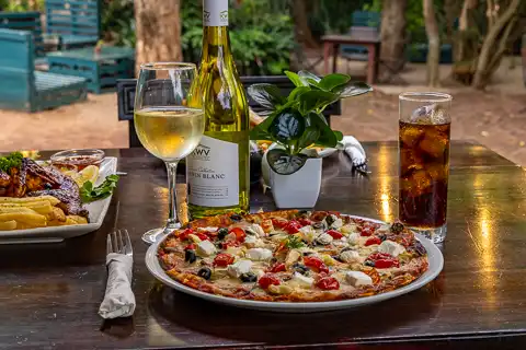 Da Loose Mongoose | Restaurant, Guest Suites & Events