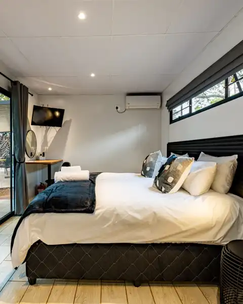 Da Loose Mongoose | Restaurant, Guest Suites & Events