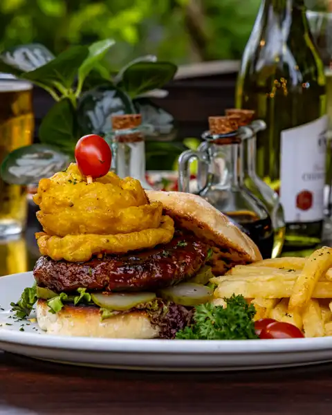 Da Loose Mongoose | Restaurant, Guest Suites & Events